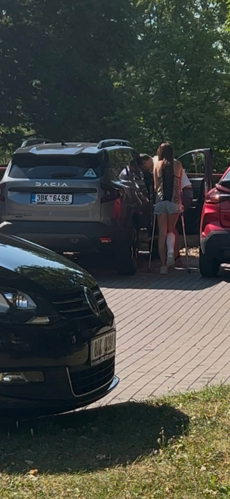 Slwc girl leaving hospital by car video