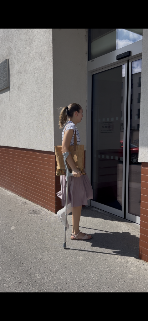 Girl crutching slc video