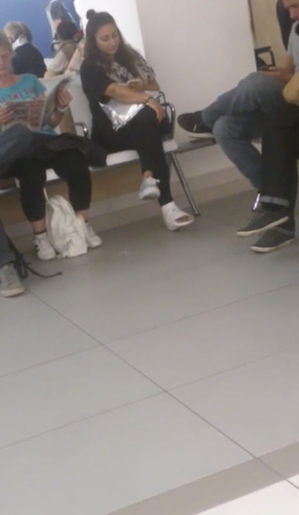 Girl waiting slwc Vienna video